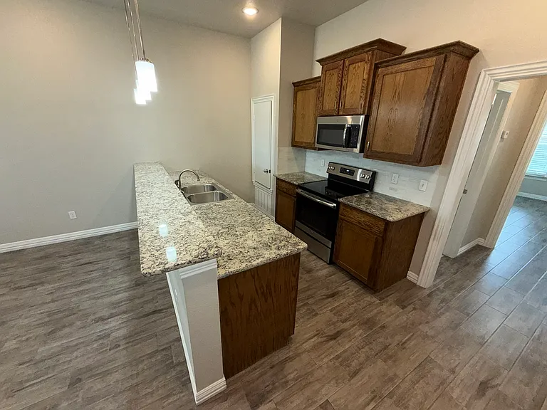 3344 Berkshire Dr — Photo 4