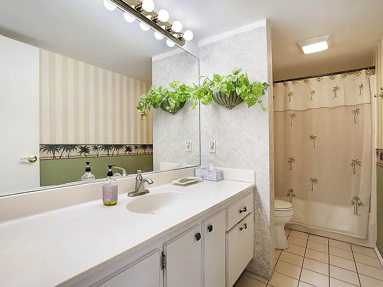 825 Center St #11C — Photo 18