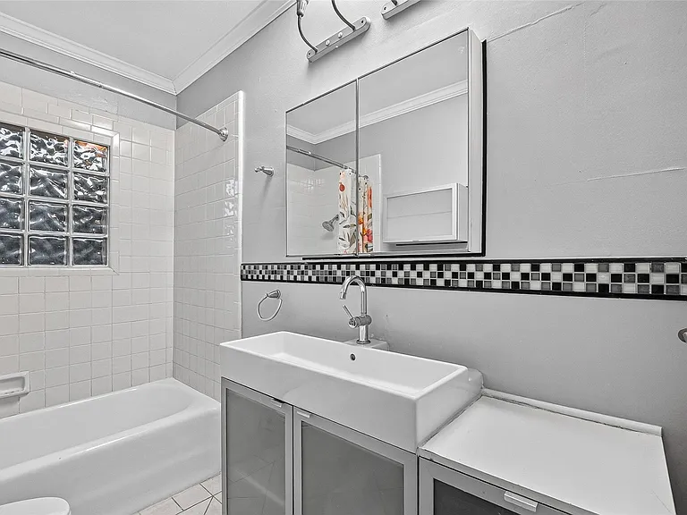 1758 Hawthorne St #2 — Photo 12