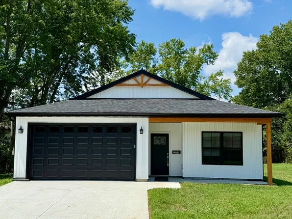 1108 Midway Ct, Marion, IL 62959
