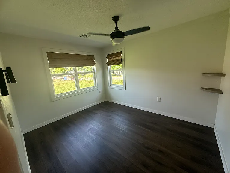 212 SW Railroad St — Photo 13