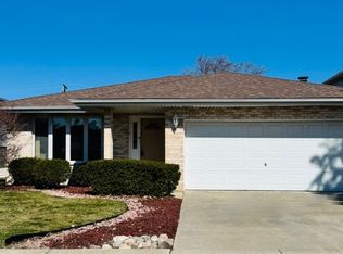 7110 W 82nd Pl, Burbank, IL 60459