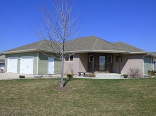 824 Barronwood Dr, Green Bay, WI 54311