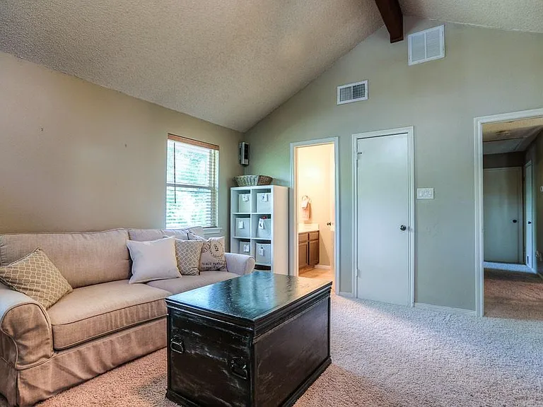 24 Edgewood Forest Ct — Photo 15