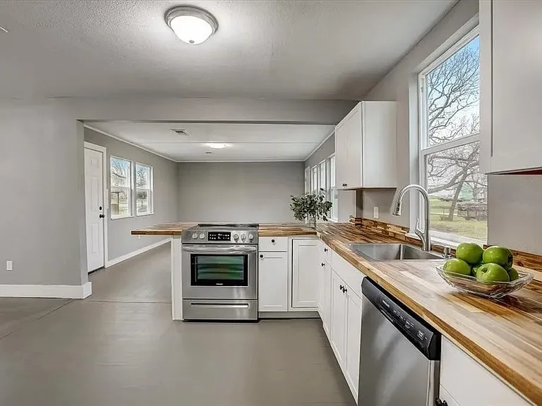 720 E Guadalupe St — Photo 3