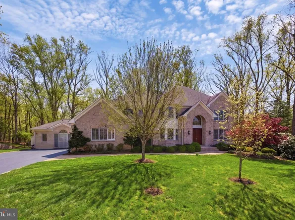9703 Mill Race Estates Dr, Vienna, VA 22182