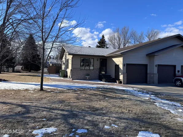 1812 8th Ave NE, Watertown, SD 57201
