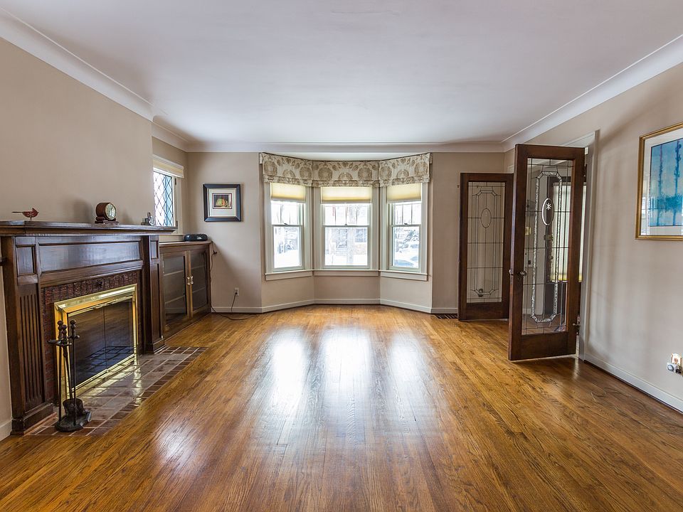 2nd image of 824 Withington St