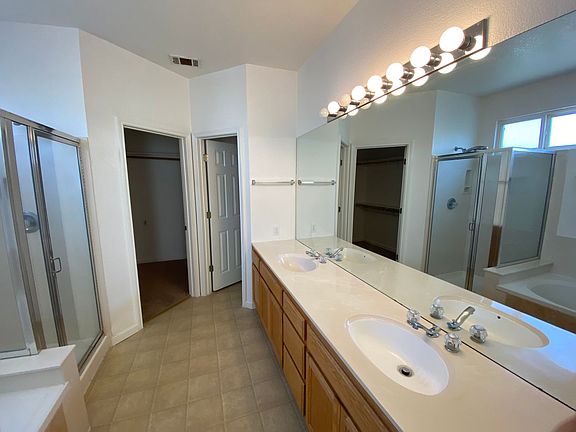 5th image of 566 Versailles Ln
