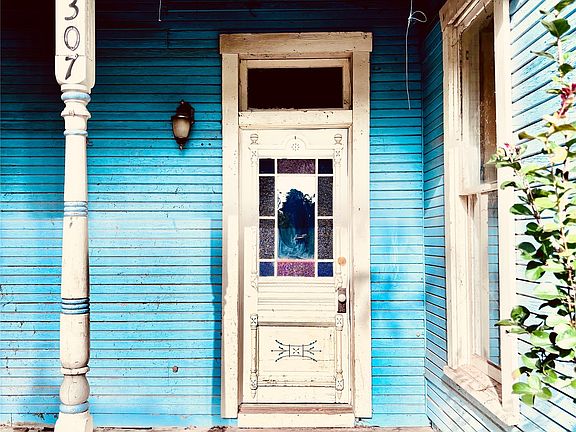 3rd image of 307 S Avenue D