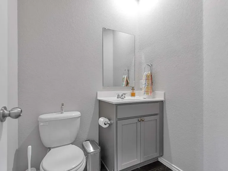 610 Pleasanton Way — Photo 10