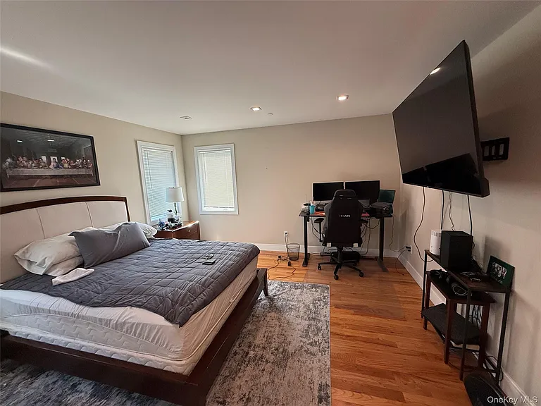 648 E Broadway — Photo 9