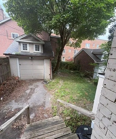 370 Spadina Rd — Photo 24
