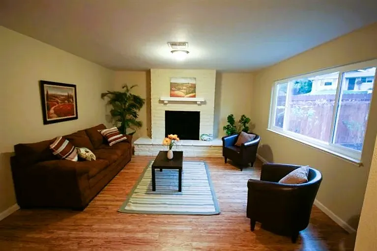 3 bed, 1410 sqft, $3,400 — Photo 2