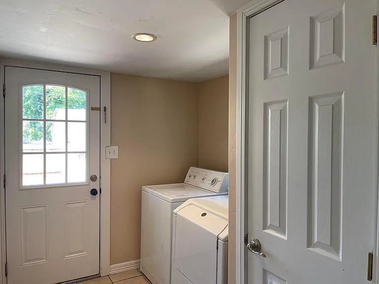 1246 Monroe St — Photo 13
