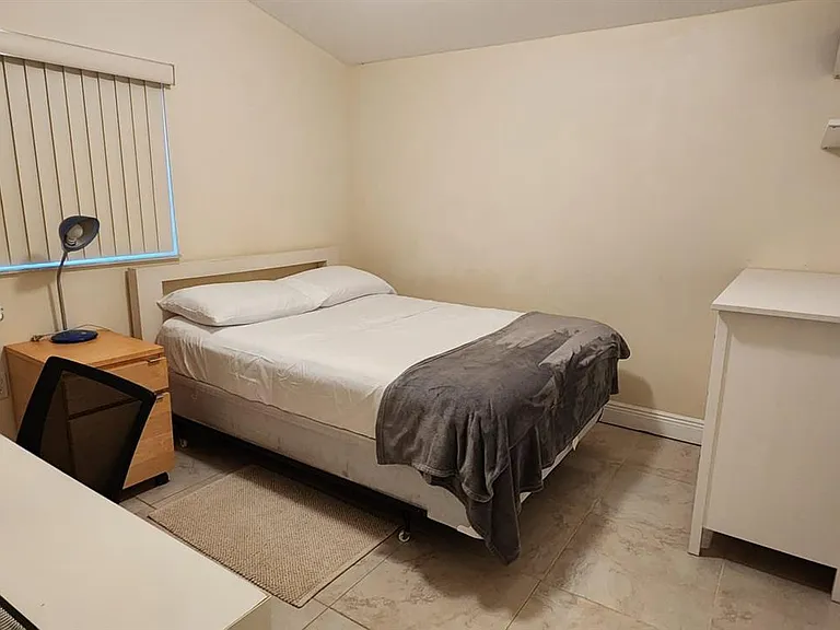 6410 SW 57th Ct — Photo 2