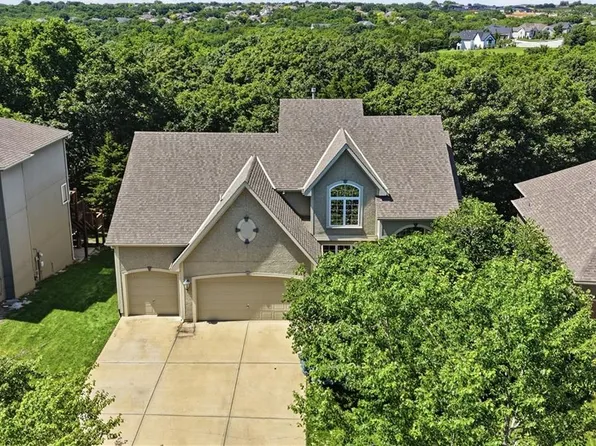 12035 S Sunray Dr, Olathe, KS 66061