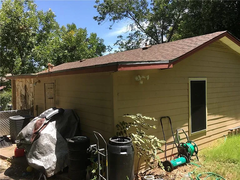 507 Middle Ln — Photo 9