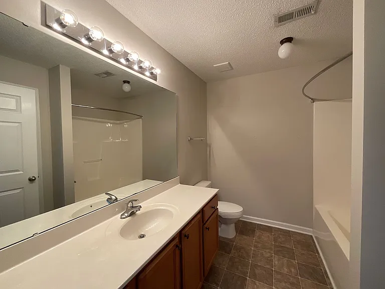 Meridian Park Apartments — Photo 160