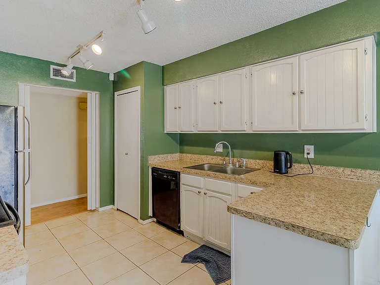 2614 Saint George Dr — Photo 7