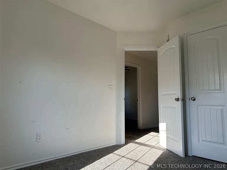 623 N Division St — Photo 20