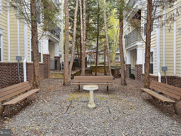4th image of 935 Beacon Square Ct APT 18-W