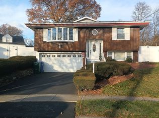 34 Richard Cir, Stratford, CT 06614