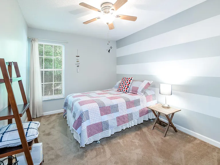 Second bedroom with queen bed