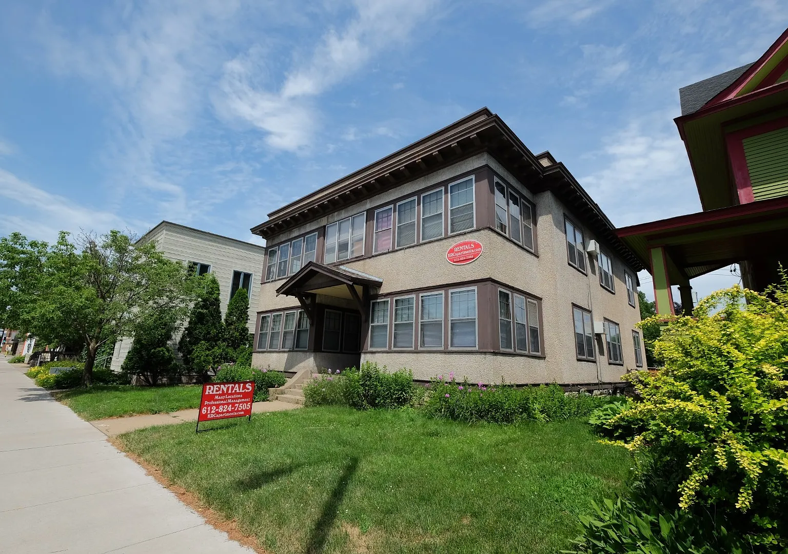 Hennepin Apartments — Photo 2
