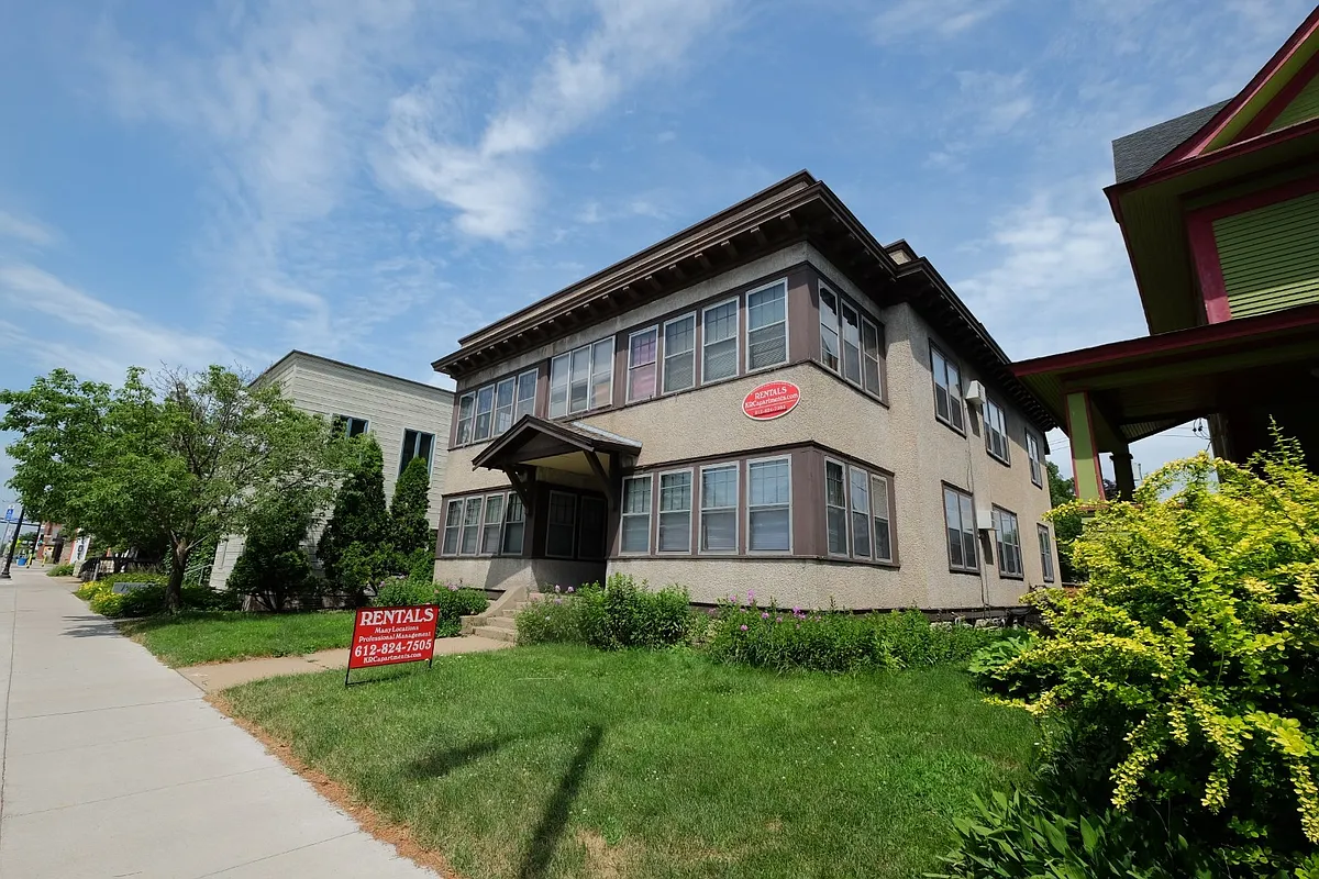 Explore Central Lakes of Uptown, where modern comfort meets serene surroundings. Enjoy spacious living and convenient access to local amenities in this vibrant community. DonAE'AAAAAaAAAAAAaAAAt miss your chance to call this place homeAE'AAAAAaAAAAAAaAAAs - 3121 Hennepin Ave