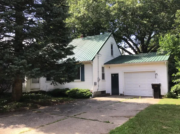 1047 Bronson Ave, Plainwell, MI 49080