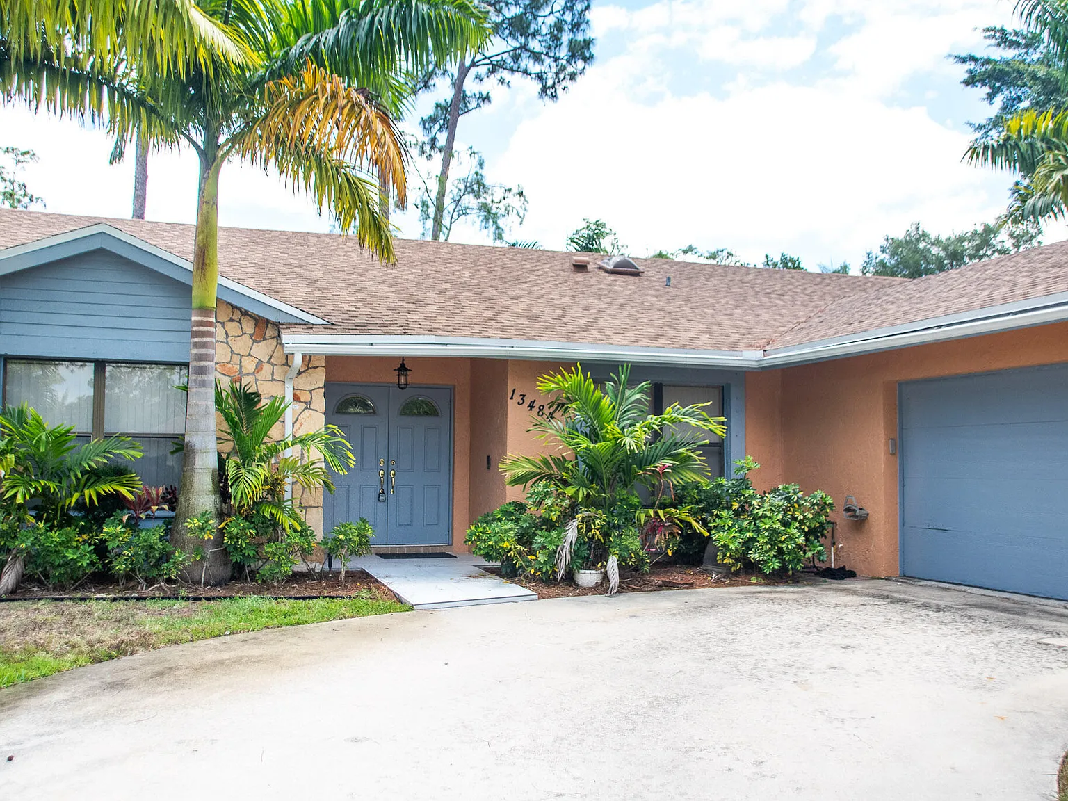 4 bed, 2.0 bath, 2383 sqft, $4,500 — Photo 2