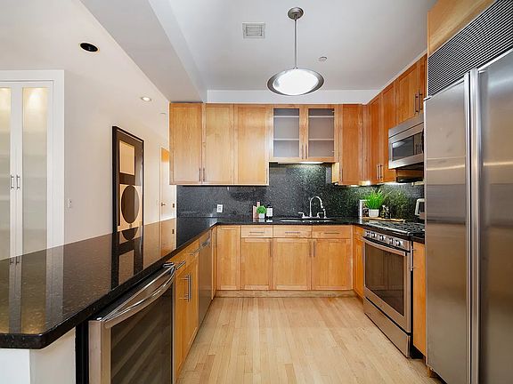 5th image of 38 Warren St APT 6B