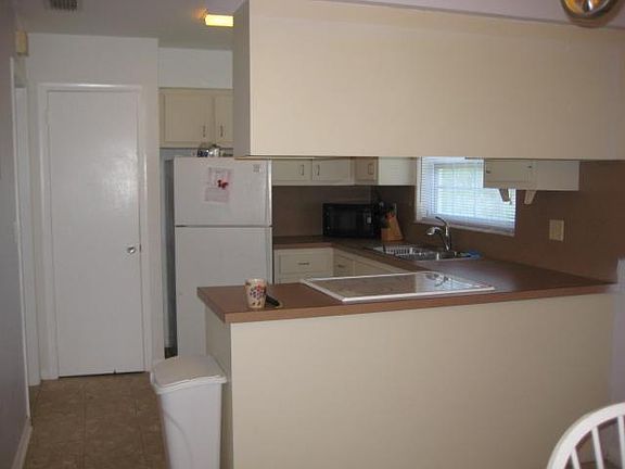 4th image of 718 S E Street