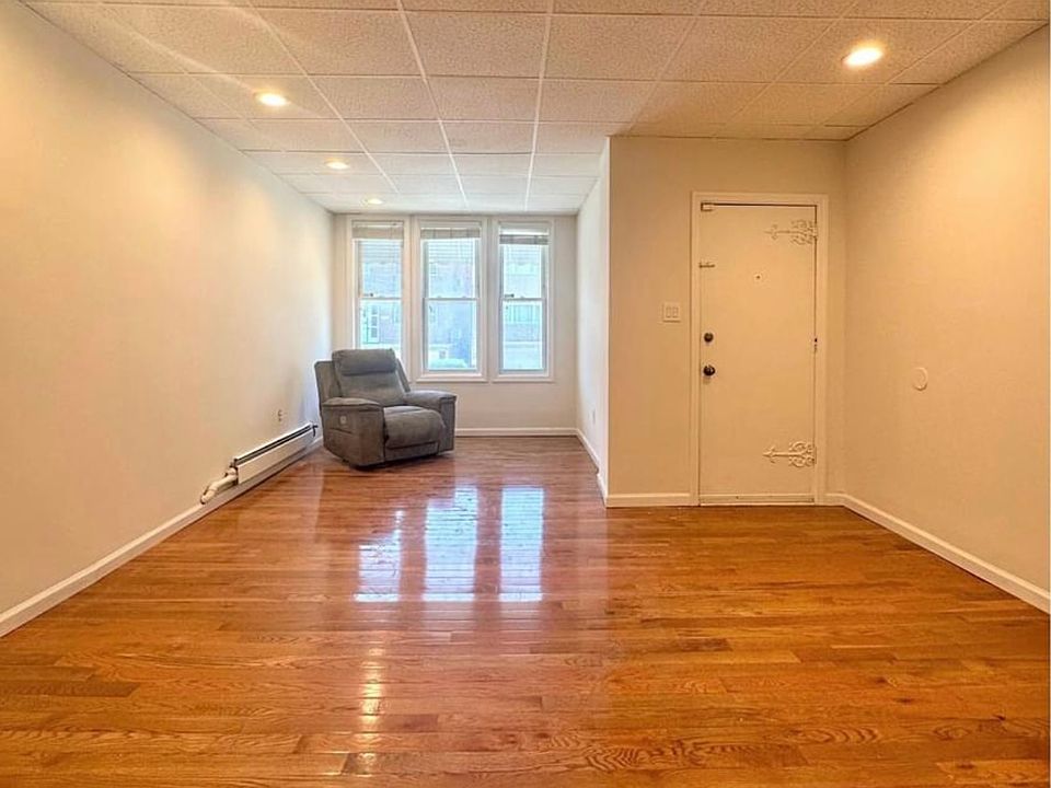 1st image of 1012 Van Nest Ave #1