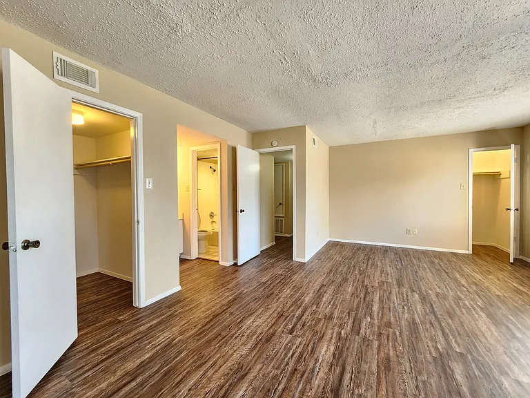 22810 Leedstown Ln — Photo 8