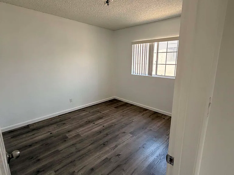 1019 E Grand Ave #3 — Photo 5
