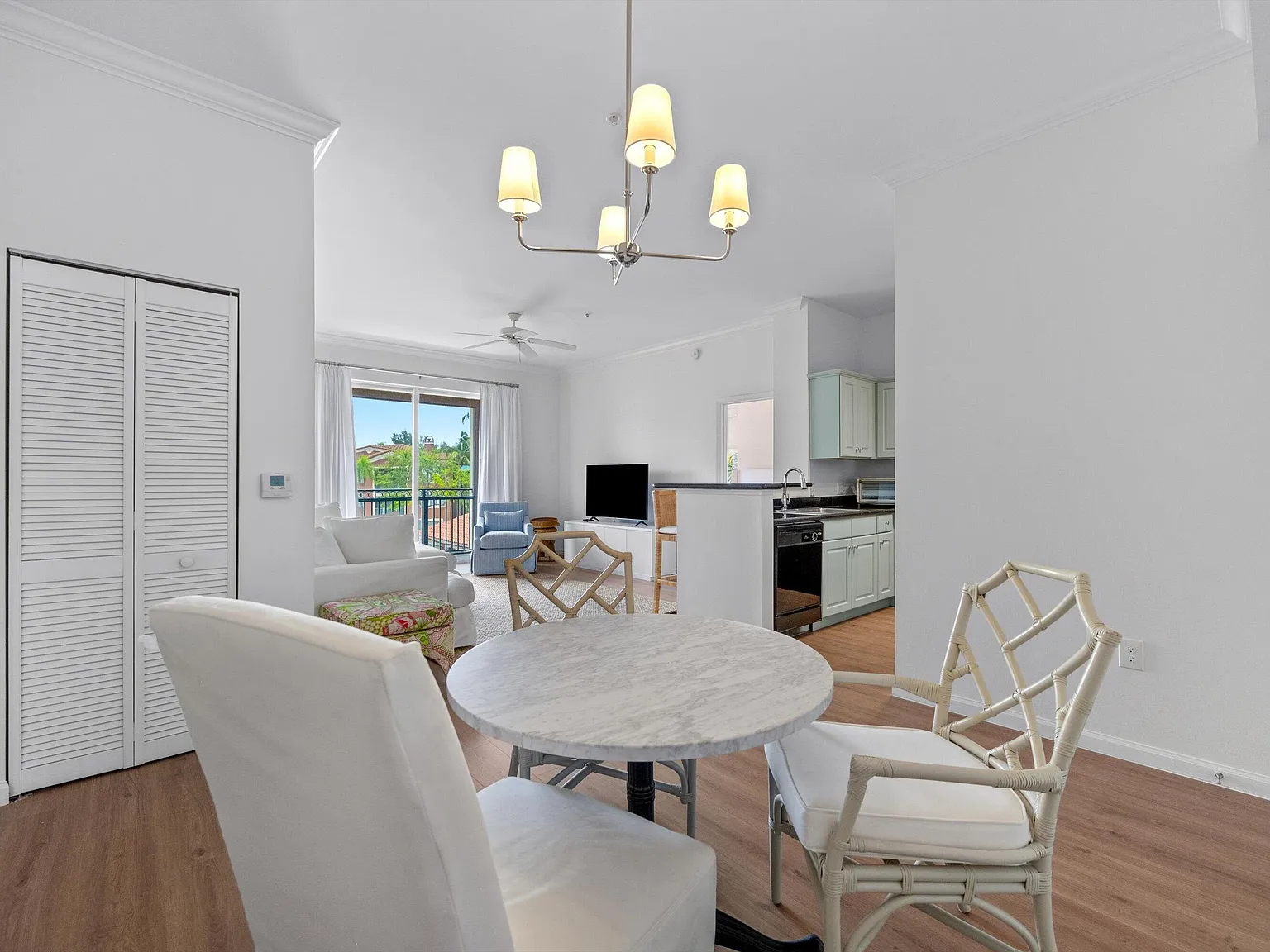 2 bed, 2.0 bath, 1174 sqft, $6,000 — Photo 3
