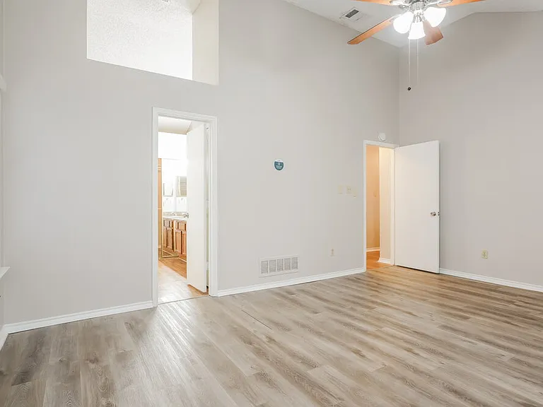 2305 Weyborn Dr — Photo 10
