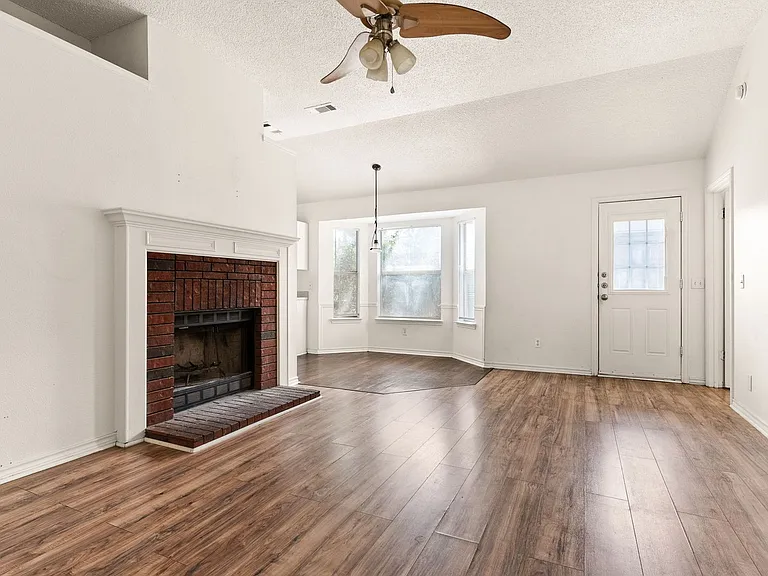 2702 Hemlock Dr — Photo 12