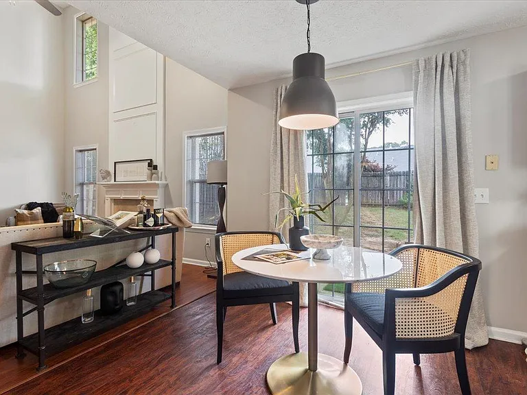 1130 Winthrope Chase Dr — Photo 9