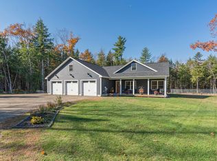 32 Nichols Dr, Raymond, ME 04071