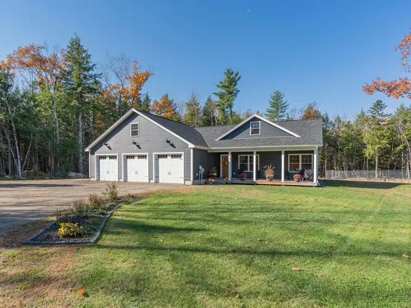 32 Nichols Drive, Raymond, ME 04071