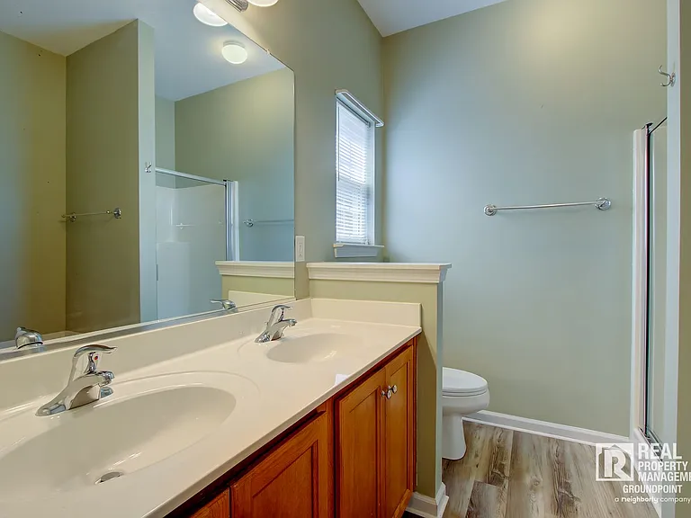 2815 Summertrees Blvd — Photo 11