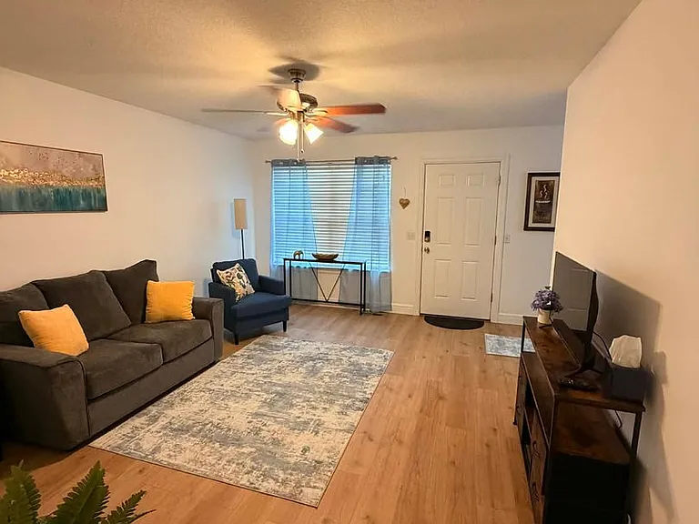 2121 Kentucky Ave — Photo 5