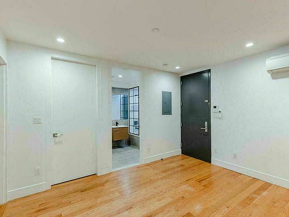3rd image of 621 Parkside Ave #1B