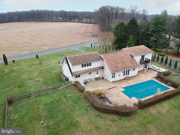 2nd image of 3808 Falls Rd