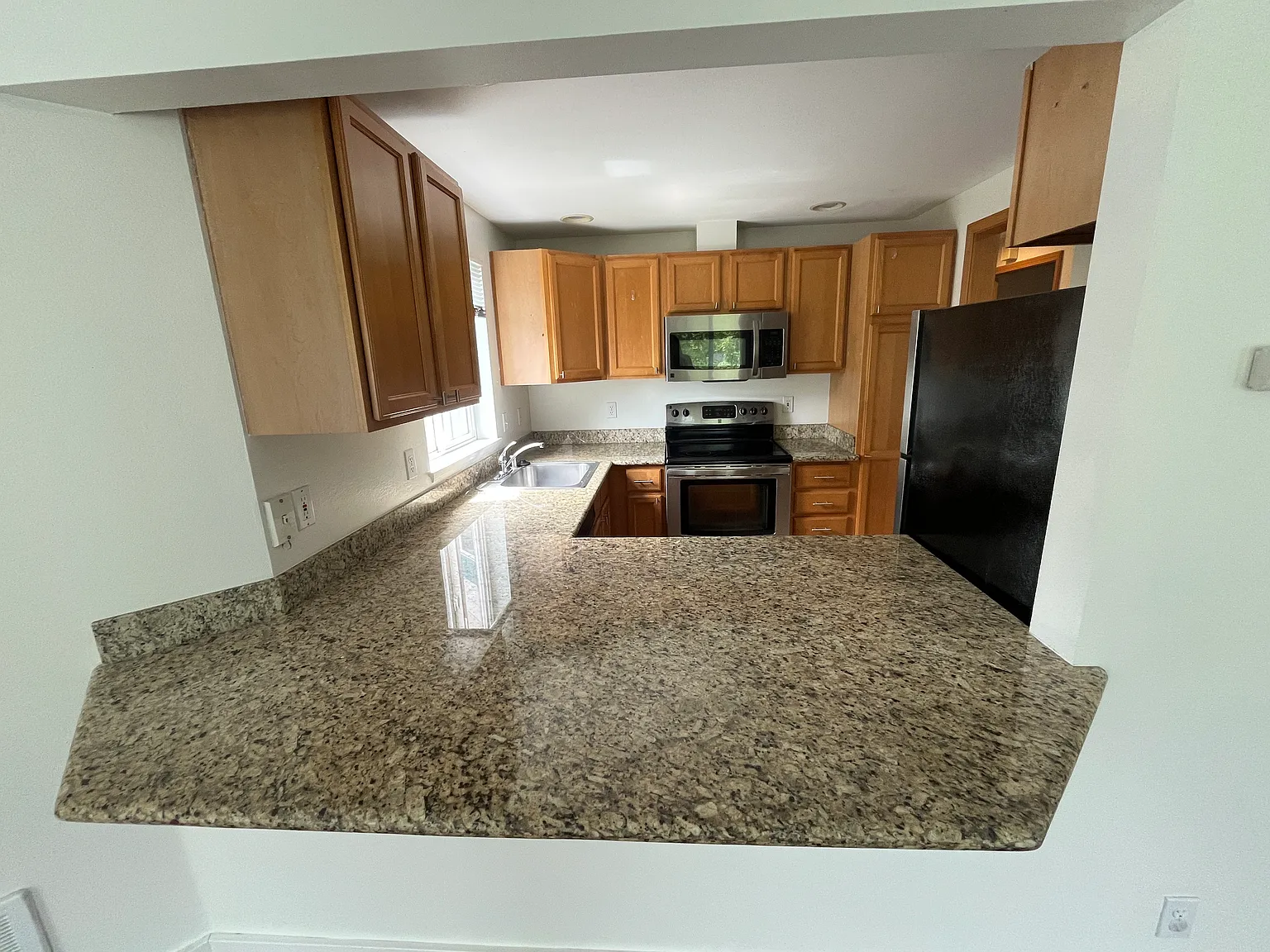 2 bed, 750 sqft, $2,250 — Photo 3
