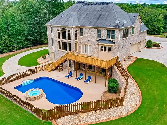 2nd image of 795 Alberta Dr