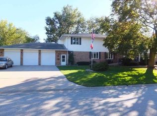 807 3rd St, Durant, IA 52747